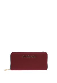 Cartera burgundy con cremallera hecha de material sintético, con un logotipo grabado, un diseño elegante y acentos en tono dorado.