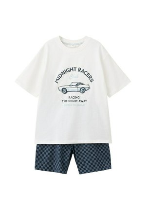 Wit T-shirt met korte mouwen met "Midnight Racers Club" en een klassieke autografiek, gecombineerd met marineblauwe en zwarte geruite shorts.