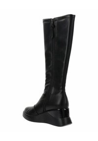 Bota de cuero negro hasta la rodilla con cierre lateral, punta redonda y tacón de plataforma grueso. Textura suave con un acento brillante en el tacón.