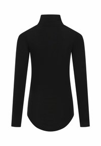 Zwarte lange mouw turtleneck shirt met een gebogen zoom, gezien van de achterkant op een witte achtergrond.