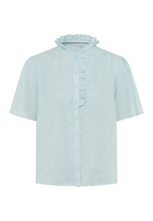 Blusa azul claro de manga corta con cierre de botones en la parte delantera y detalle de volante en el cuello y la tapeta.