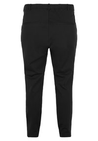 Svarta smala byxor i mjukt tyg, med en platt midja, två bakfickor och en ren silhuett med minimala detaljer.