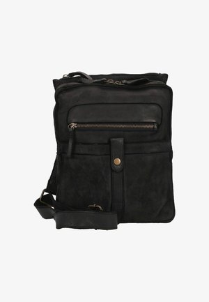 Bolso bandolera de cuero negro con parte superior con cremallera, un bolsillo frontal, costuras decorativas y una correa desmontable. Textura suave con un acabado mate.