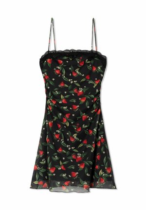 Robe noire sans manches avec fines bretelles, ornée d'un motif de fraises rouges et de feuilles vertes, avec une bordure en dentelle le long du bord supérieur.
