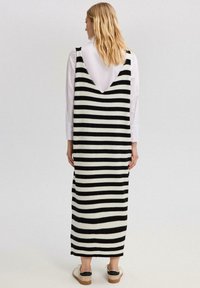 Touché Privé V NECK STRIPED - Džersejové šaty - black