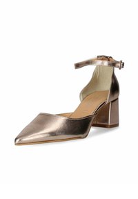 Scarpa con tacco blocco in bronzo metallico, con punta affusolata, cinturino alla caviglia e texture liscia. Presenta un design con lato a bassa apertura per un look moderno.