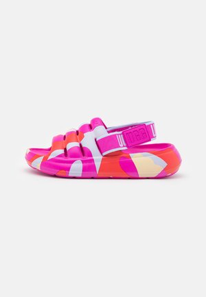 SPORT YEAH CAMOPOP - Sandals - dragon fruit