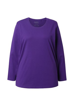 Paarse langharige T-shirt gemaakt van zachte katoen, met een ronde halslijn en een losse pasvorm. Gladde textuur zonder zichtbare patronen of accenten.