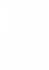 Doi oameni de afaceri strâng mâinile peste un birou, pe care se află laptopuri, o tabletă, cafea și documente, într-un birou.