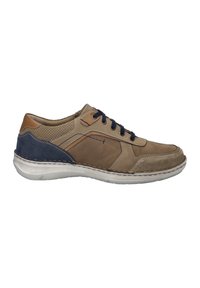 Baskets en cuir marron avec des accents navy, des détails perforés et une semelle en caoutchouc blanc. Équipées de lacets bleus et d'une couture visible.