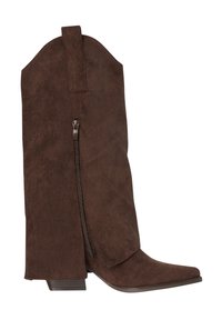 Bota de vaquero alta de ante marrón con cremallera lateral, punta afilada, tacón plano y cinta para tirar en la parte superior.