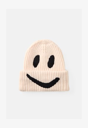 Beanie lavorato a maglia in un morbido rosa con un design di faccina sorridente nera. Presenta una texture a costine e un risvolto per maggiore calore e stile.