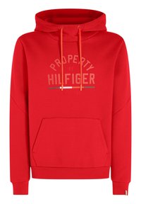 Felpa rossa con cappuccio realizzata in tessuto morbido, dotata di tasca frontale, cappuccio con coulisse e logo stampato con la scritta "PROPERTY OF HILFIGER" in colore contrastante.