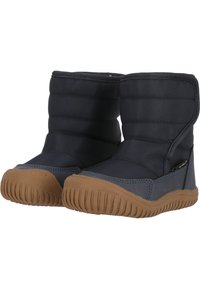 Bottes isolées bleu marine avec une texture matelassée, semelle en caoutchouc et bout arrondi. Elles disposent de bandes auto-agrippantes pour une fermeture facile.