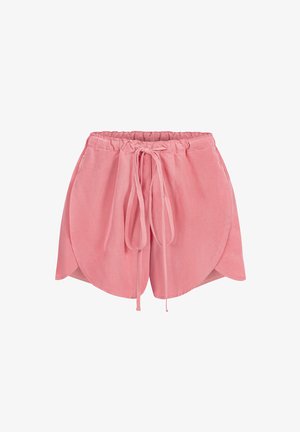 Różowe spodenki wykonane z miękkiego materiału, z elastycznym pasem, sznurkiem do wiązania i zaokrąglonym dołem. Gładka tekstura i lekki wygląd.