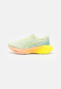 ASICS NOVABLAST 4  PARIS - Väglöparskor - neon green/orange/yellow