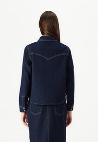 JDY JDYBELLA SHIRT - Pogājama blūze - dark blue denim