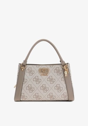 Beżowa torebka z tłoczonym wzorem logo, o usztywnionej formie, z podwójnym uchwytem u góry, złotym metalowym wykończeniem i ozdobnym akcentem w postaci klucza.