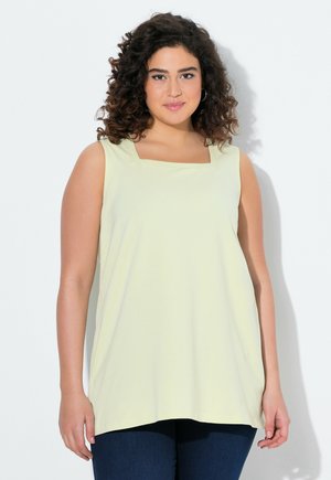 Débardeur léger jaune clair à encolure carrée, fabriqué en tissu doux ; coupe ample avec un ourlet droit et sans embellissements.