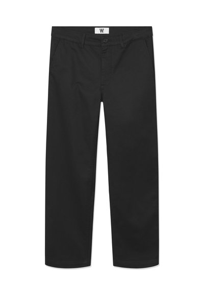 Sorte chinos lavet af glat bomuldsstof. Har en knaplukning, forlommer og et lige ben-design med rene kanter.