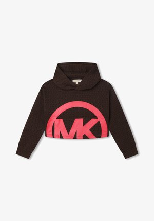 Sudadera corta marrón con un gran logotipo circular rosa que presenta "MK" en el centro. Diseñada con una tela texturizada y una capucha amplia y relajada.