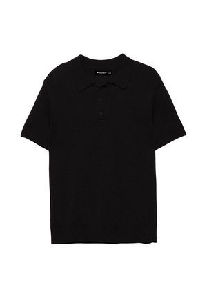 Fekete rövid ujjú galléros póló három gombbal és klasszikus gallérral, fehér háttéren lefektetve.