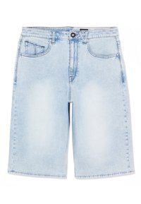 Hellblaue Jeansshorts mit vorderem Knopf, Reißverschluss, Gürtelschlaufen und zwei vorderen Taschen, darunter eine kleine Münztasche.