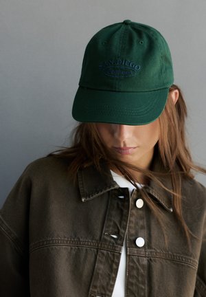 PULL&BEAR, SAN DIEGO EMBROIDERED - CAP - Šiltovka - green
