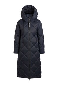 Palton căptușit de culoare albastru marin, cu un model în quilt de diamant, având glugă înaltă, mâneci lungi, fermoar frontal și șnururi etichettate.