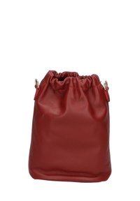 Borsa a secchiello in pelle rossa con parte superiore arricciata, dettagli in metallo dorato e una texture liscia. Compatta e dall'aspetto morbido.