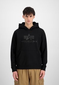 Zwarte hooded sweatshirt met een voorzak, textuurlogo in grijs, gemaakt van katoen, met een relaxed fit en ribgebreide manchetten.