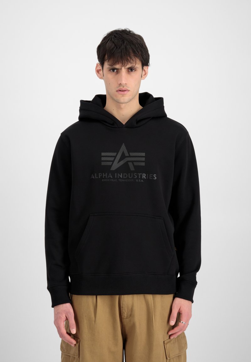 Zwarte hooded sweatshirt met een voorzak, textuurlogo in grijs, gemaakt van katoen, met een relaxed fit en ribgebreide manchetten.