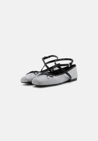 MICHAEL Michael Kors COLLETTE FLEX - Riemchenballerina - black
