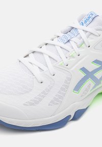 ASICS BLADE - Kézilabdacipő - white/denim blue
