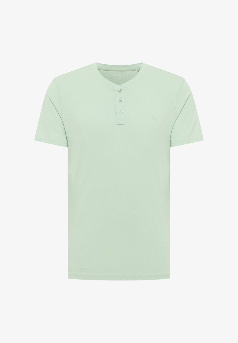 Hellgrünes Kurzarm-T-Shirt mit Henley-Ausschnitt, das drei Knöpfe und ein kleines Logo hat. Aus weichem Baumwollmaterial und regulärer Passform.