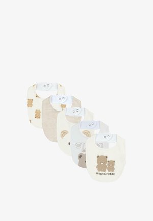 Conjunto de cinco baberos para bebé en suave algodón. Los colores incluyen beige, blanco y gris claro. Presentan motivos de osos y acentos de texto. Cierres ajustables a presión.