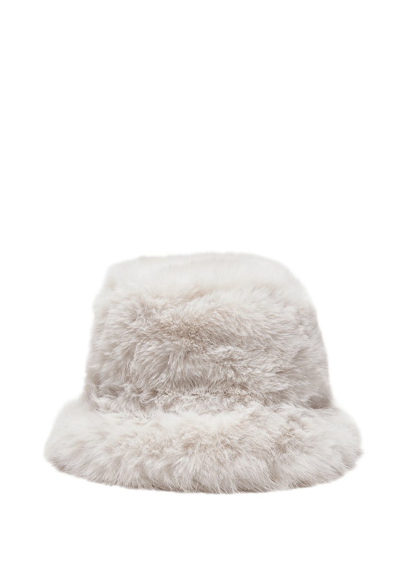 Cappello a secchiello in finta pelliccia beige chiaro. Texture morbida, corona tonda, visiera ampia e costruzione senza cuciture per una vestibilità accogliente. Ideale per il clima freddo.