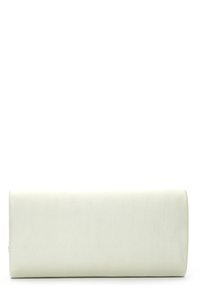 Ljusfärgad satinclutch med cylindrisk form, med en mjuk textur och minimalistisk design utan ytterligare beslag eller detaljer.