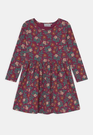 Robe à manches longues pour filles avec taille froncée, présentant un fond bordeaux et un imprimé floral aux couleurs vert, orange et crème.