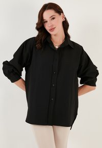 LELA LOOSE FIT - Užsagstoma palaidinė - black