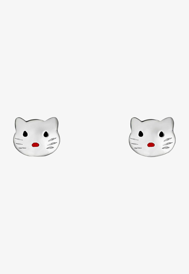 Kattformade örhängen i silver, med en slät yta, svarta ögondetaljer och en röd nos. En enkel design med morrhår.