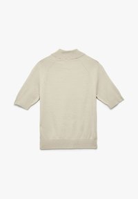 Maglione beige a maniche corte, con una texture morbida, collo alto, polsini e orlo a costine, dal fit morbido e maniche raglan. Senza fantasie o accenti.