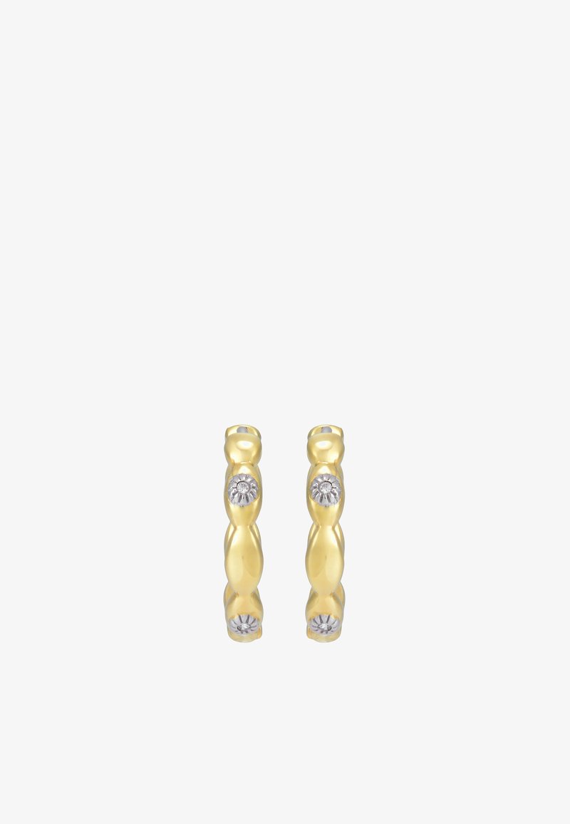Boucles d'oreilles créoles en or avec un design torsadé comportant trois accents argentés en forme de fleur, espacés uniformément sur chaque boucle.