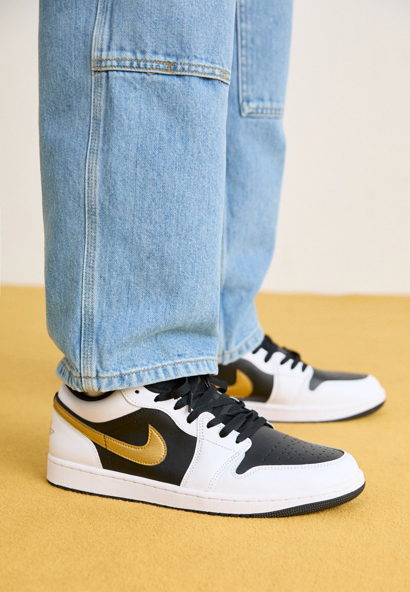 Black Jordan Nere E Dorate Lacci Air Force Nere E Dorate Jordan