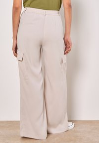 Apricot APRICOT WIDE LEG FLUID CARGO TROUSERS - Cargohose - stone
