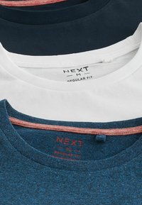 Next REGULAR FIT 3 PACK  - T-shirts print - blue white