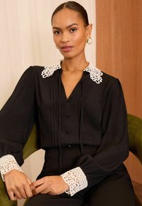 Love & Roses REGULAR FIT-CONTRAST COLLAR PINTUCK LONG SLEEVE - Bluza - black