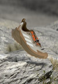 Ikke valgt, alumina/off white/cardboard