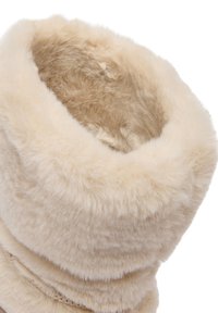 Botine din lână de miel bej, cu un interior și exterior moale și pufos. Vârf rotunjit, detaliu de design stratificat, potrivit pentru condiții calde.