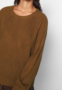 VILA Strickpullover - brown